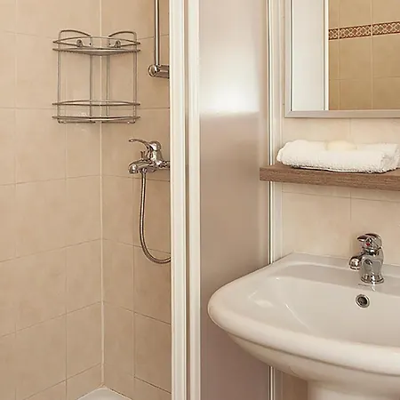 2 Bedroom Gorgeous In Apartment