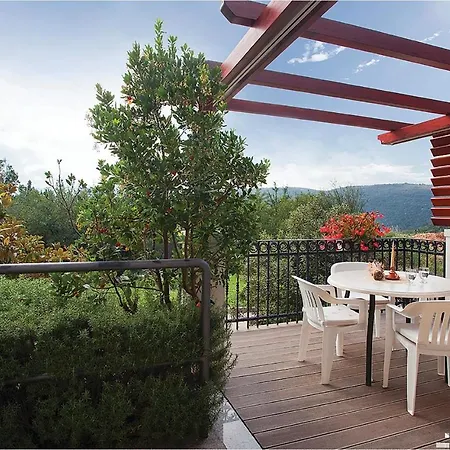 2 Bedroom Gorgeous In Apartment Rabac