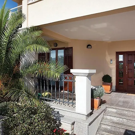 2 Bedroom Gorgeous In Apartment *